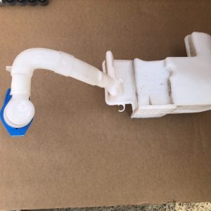 Vas lichid parbriz modelul cu 2 motoras VW Jetta 2016 2.0 5C6955453D 5C6 955 453 D - Dezmembrari Auto