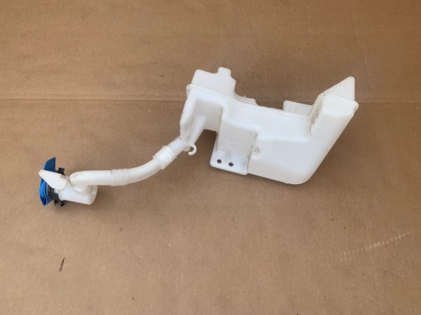 Vas lichid parbriz modelul cu spalatoare faruri VW Jetta 2017 - Dezmembrari Auto