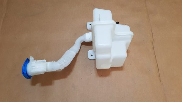 Vas lichid parbriz modelul cu un motoras VW Passat B8 3Q0955448D 3Q0 955 448 D - Dezmembrari Auto