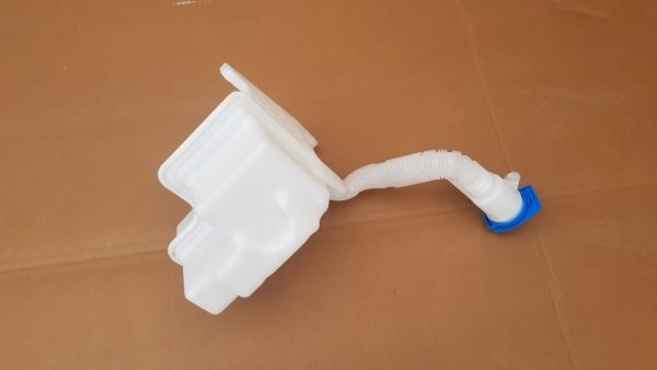 Vas lichid parbriz modelul cu un motoras VW Golf 7 5G0955448R 5G0 955 448 R - Dezmembrari Auto