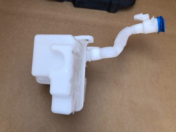 Vas lichid parbriz VW Passat B8 3Q0955448A 3Q0 955 448 A - Dezmembrari Auto