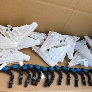 Vas lichid parbriz VW Touareg CR din 2018 4M0955452B 4M0 955 452 B 4M0955463 4M0 955 463 - Dezmembrari Auto