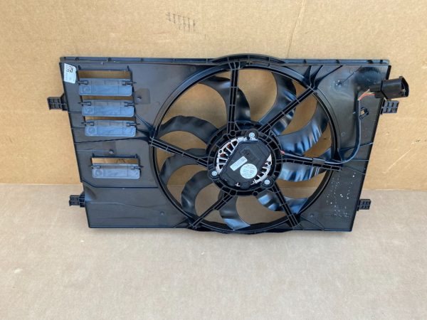 Ventilator cu carcasa Audi A3 8Y 5WA959455F 5WA 959 455 F 5Q0121205BD 5Q0 121 205 BD la 0 km - Dezmembrari Auto