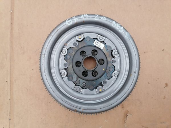 Volanta cutie DSG automata VW Golf 7 2.0 tdi 03L105266DE 03L 105 266 DE la 0 km - Dezmembrari Auto