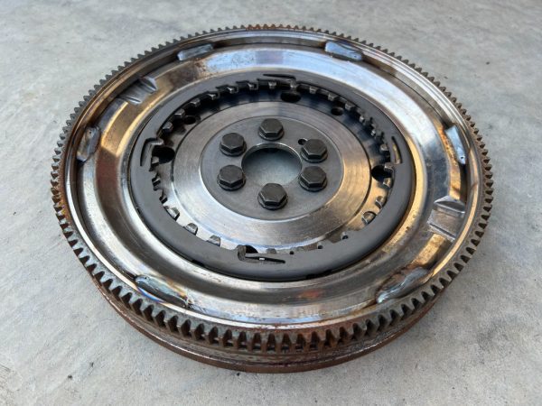 Volanta DSG 7 VW Golf 7 1.6 tdi la 0 km 03L105266DP 03L 105 266 DP - Dezmembrari Auto
