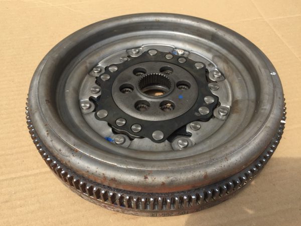 Volanta DSG VW Passat B8 03L05266DE 03L 052 66D E - Dezmembrari Auto