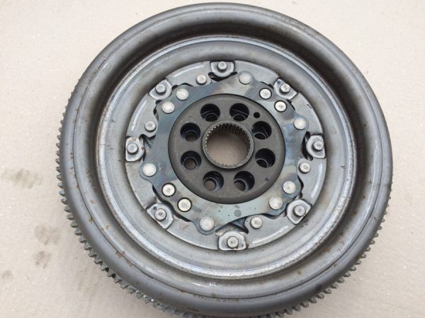 Volanta DSG VW Passat CC cod 06J105266AE 06J 105 266 AE - Dezmembrari Auto