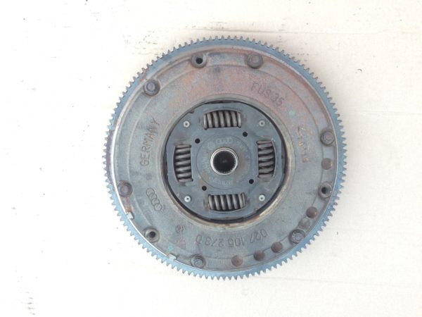 Volanta VW Golf 4 1.4 16V AKQ 027105273D 027 105 273 D - Dezmembrari Auto