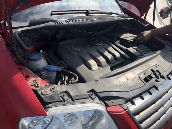 Motor VW touran 1.9 tdi bkc golf 5 vw caddy golf 5 plus - Dezmembrari Auto